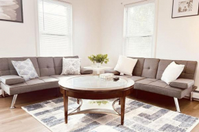 19 Malden 3Br Apt on 2F with WIFi and Free parking with Windows AC